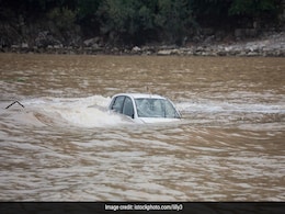 Hyderabad Man Drives Car With 3 Children Into Lake Hyderabad Man Drives Car With 3 Children Into Lake