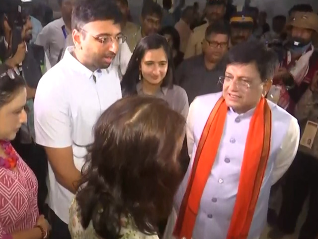Lok Sabha Elections | Union Minister Piyush Goyal Casts Vote In Mumbai North