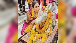वाणी कपूर ने लिया महाकाल का आशीर्वाद, नंदी के कान में कही मनोकामना