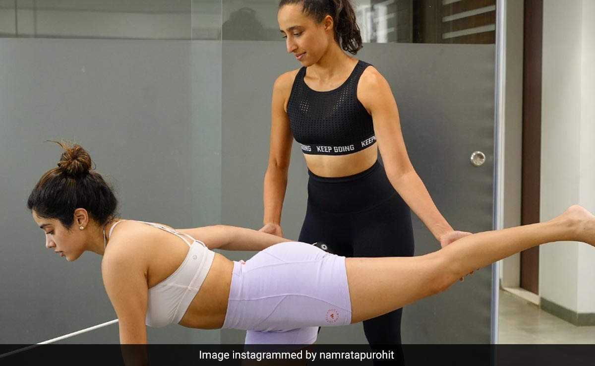 <i>Mr And Mrs Mahi</i> Star Janhvi Kapoor Nails The Balancing Act With Her Pilates Workout