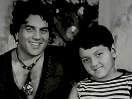 धर्मेंद्र ने शेयर की बॉबी देओल के बचपन की फोटो, लिखा- कौन जानता था ये मासूम बच्चा...