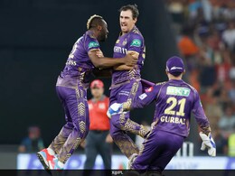 Mitchell Starc vs SRH: मिचेल स्टार्क का धमाका, लहराती गेंद पर ऐसे चकमा खा गए ट्रेविस हेड और शाहबाज़ अहमद, वीडियो हुआ वायरल