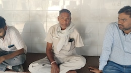 Kota Suicide News: पिता को असहाय छोड़ गया धौलुपर का भरत, पोस्टमार्टम के बाद प्रशासन ने दिव्यांग पिता को सौंपा शव