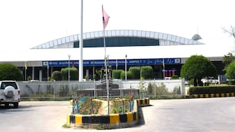 US National Among 2 Detained At Srinagar Airport For Carrying Satellite Phones