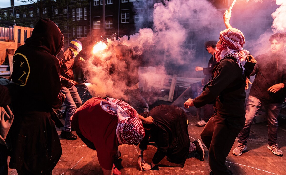 Pro-Israeli protestors at a protest by pro-Palestinian protesters gathering at the University of Amsterdam