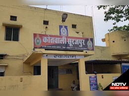 Crime: पिता और भाई ने मिलकर क्रूरता की सारी हदें की पार... बेटे को पेड़ से उल्टा लटका कर ऐसे मारा कि हो गई मौत
