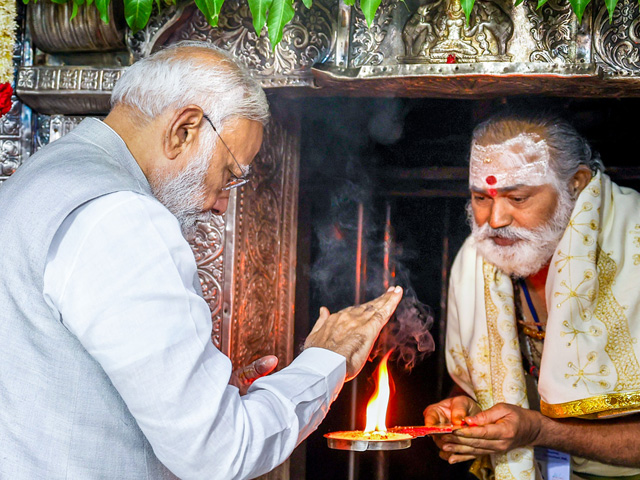 PM Modi Performs Pooja & Darshan At Sri Raja Rajeshwara Swami Temple