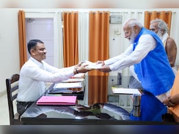 आज नरेंद्र मोदी ने वाराणसी में चुनाव अधिकारी को जो कागज सौंपा उसमें होता क्या है, जानें पूरी बात