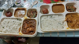 Halal vs Jhatka: ट्रेन का नाॅनवेज फूड खाते हैं? विश्व हिंदू परिषद ने ट्रेनों में दिए जा रहे भोजन पर उठाए सवाल