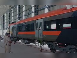 Vande Bharat Metro चा फर्स्ट लुक उघड, लवकरच होणार लॉन्च, पाहा VIDEO Vande Bharat Metro चा फर्स्ट लुक उघड, लवकरच होणार लॉन्च, पाहा VIDEO