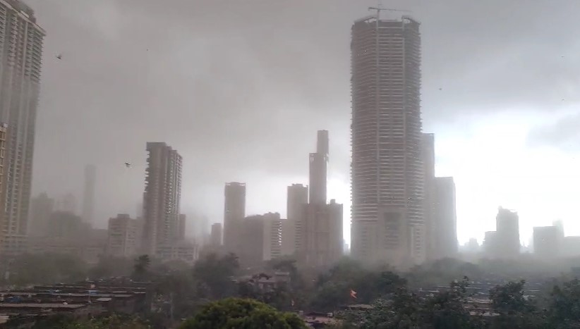 Massive Dust Storm, Season's First Rain In Mumbai, Airport Ops Affected