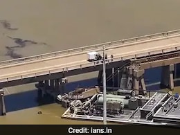 Up To 2,000 Gallons Oil May Spill Into Gulf Of Mexico As Barge Hits US Bridge Up To 2,000 Gallons Oil May Spill Into Gulf Of Mexico As Barge Hits US Bridge