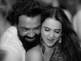 बॉबी देओल ने पत्नी के साथ रोमांटिक फोटो शेयर कर लिखा जान, भाई सनी देओल ने किया ये कमेंट बॉबी देओल ने पत्नी के साथ रोमांटिक फोटो शेयर कर लिखा जान, भाई सनी देओल ने किया ये कमेंट