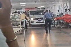 Watch: Police Car Enters AIIMS Rishikesh To Arrest Sex Harassment Accused Watch: Police Car Enters AIIMS Rishikesh To Arrest Sex Harassment Accused