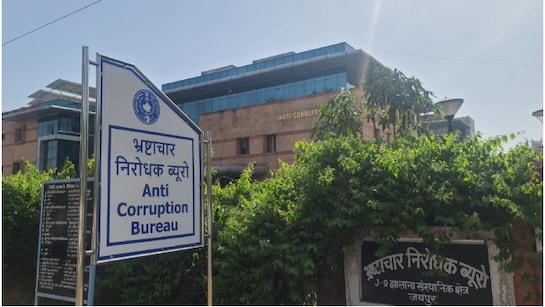 ACB Action: छेड़छाड़ के केस से नाम हटाने के लिए हेड कांस्टेबल ने मांगी  रिश्वत, एसीबी ने रंगे हाथ धर दबोचा | ACB Action: Head constable asked for  bribe to remove name