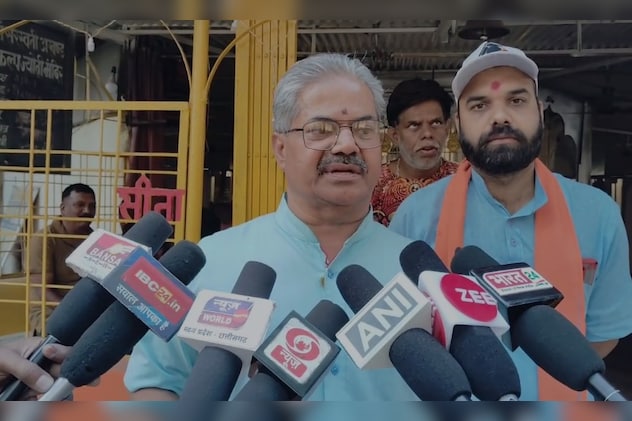 हिंदू पक्षकार गोपाल शर्मा मीडिया से चर्चा करते हुए. हिंदू पक्षकार गोपाल शर्मा मीडिया से चर्चा करते हुए.