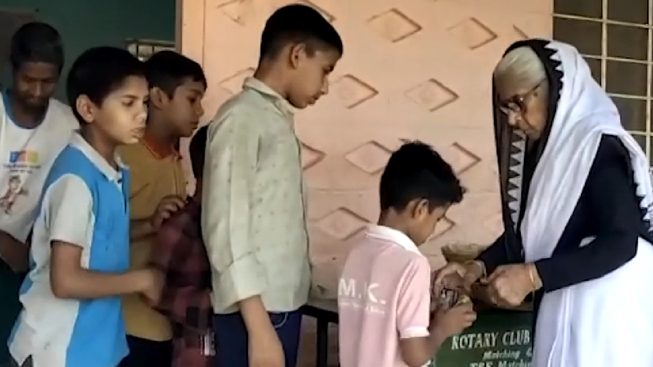 सीकर: 95 साल की बुजुर्ग महिला कैसे बन रहीं बेसहारों का सहारा?