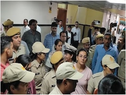 पेपर लीक आरोपों से घिरी राजस्थान पुलिस की SI परीक्षा होगी रद्द! 6 मंत्रियों वाली कैबिनेट कमेटी गठित पेपर लीक आरोपों से घिरी राजस्थान पुलिस की SI परीक्षा होगी रद्द! 6 मंत्रियों वाली कैबिनेट कमेटी गठित