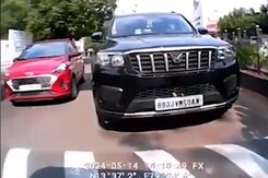 Dramatic Footage Of TDP Candidate Getting Attacked By A Mob In Tirupati Dramatic Footage Of TDP Candidate Getting Attacked By A Mob In Tirupati