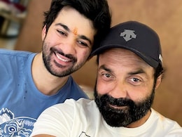 बॉबी देओल के साथ दिखे सनी देओल के दोनों बेटे, भतीजों की केयर करते नजर आए चाचा, लोग बोले- फैमिली हो तो ऐसी बॉबी देओल के साथ दिखे सनी देओल के दोनों बेटे, भतीजों की केयर करते नजर आए चाचा, लोग बोले- फैमिली हो तो ऐसी