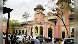 MP News: इंदौर की जिला अदालत में वादी ने जज की ओर फेंकी जूतों की माला, जानिए- ऐसा क्यों किया?