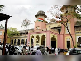 MP News: इंदौर की जिला अदालत में वादी ने जज की ओर फेंकी जूतों की माला, जानिए- ऐसा क्यों किया? MP News: इंदौर की जिला अदालत में वादी ने जज की ओर फेंकी जूतों की माला, जानिए- ऐसा क्यों किया?