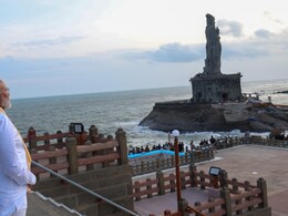 PM मोदी ने कन्याकुमारी में पहले की पूजा फिर 45 घंटे के लिए ध्यान में हो गए लीन, देखिए तस्वीरें PM मोदी ने कन्याकुमारी में पहले की पूजा फिर 45 घंटे के लिए ध्यान में हो गए लीन, देखिए तस्वीरें