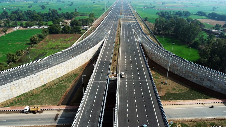 Delhi-Mumbai Expressway: अगले महीने पूरा हो जाएगा दिल्ली-मुंबई एक्सप्रेसवे का काम, जयपुर से सफर होगा आसान