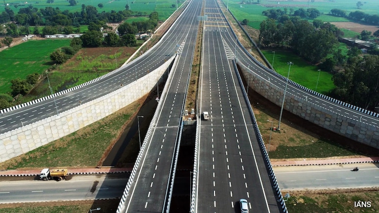 Delhi-Mumbai Expressway: दिल्ली-मुंबई एक्सप्रेसवे पर सख्त लेन ड्राइव नियम लागू, नियम तोड़े तो होगा भारी चालान