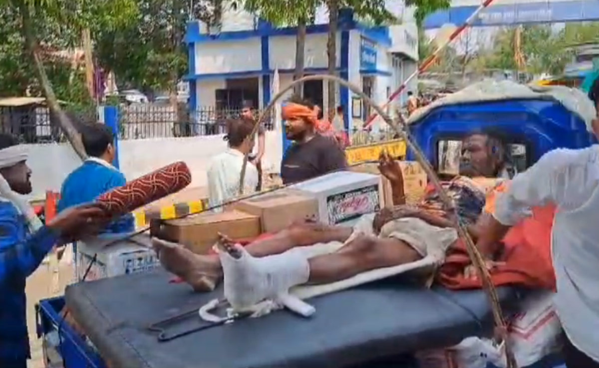 Elderly Man Taken Home In Tempo After Being Denied Ambulance