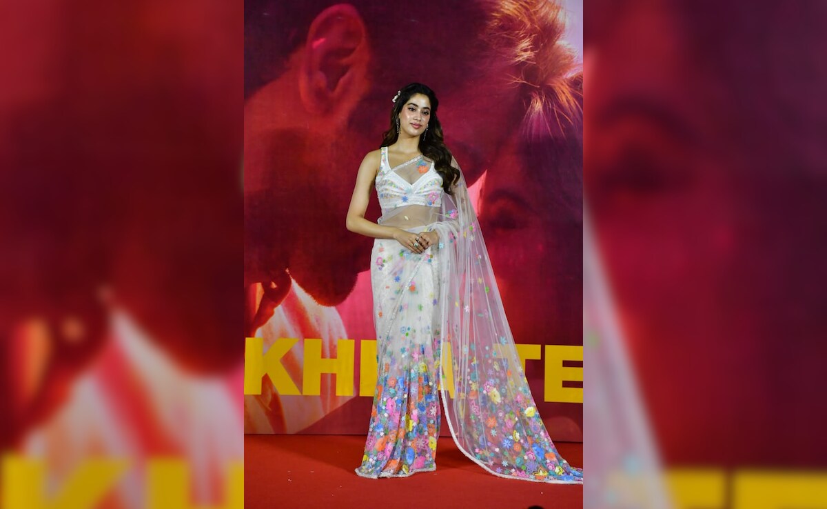 Viral: Janhvi Kapoor Winks When Crowd Tells Her She Has Found Her Partner