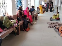 MP News: बीमार है जिला अस्पताल, यहां फर्श पर मरीज कराते हैं इलाज, पीने के लिए पानी भी नहीं