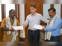 स्वच्छता कर्मचाऱ्याने सापडलेले 15 तोळे सोने पोलिसांकडे केले सुपूर्द; BMC आयुक्तांनी केला सत्कार