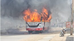 Hanumangarh Fire: राजस्थान के हनुमानगढ़ में फैला आक्रोश, ग्रामीणों ने बस में लगाई आई, भीड़ को शांत करने में जुटी पुलिस
