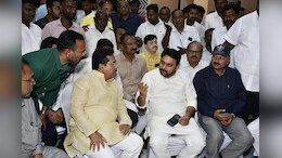 निवडणूक आटोपली, काँग्रेसचे स्नेहभोजन, बंडखोरासह कोणाकोणाची हजेरी?