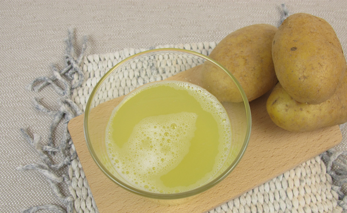 चेहरे पर इन 3 तरीकों से लगा लिया आलू तो दाग-धब्बों से मिलेगा छुटकारा, सुंदरता में लग जाएंगे चार-चांद