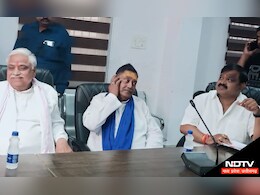 मध्य प्रदेश की इस सीट पर अनोखी परंपरा: वोटिंग से पहले एक साथ बैठे प्रत्याशी, दिखी खूबसूरत तस्वीर मध्य प्रदेश की इस सीट पर अनोखी परंपरा: वोटिंग से पहले एक साथ बैठे प्रत्याशी, दिखी खूबसूरत तस्वीर