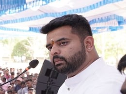 लैंगिक शोषण प्रकरण : प्रज्वल रेवण्णांना 7 दिवसांची मुदत देण्यास SIT कडून नकार लैंगिक शोषण प्रकरण : प्रज्वल रेवण्णांना 7 दिवसांची मुदत देण्यास SIT कडून नकार