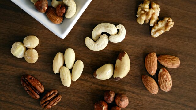 Including a handful of nuts in your daily diet during winter can provide warmth & enhance overall health