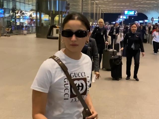 Alia Bhatt Flies Out Of Mumbai