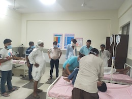Rajasthan: शादी समारोह में खाना खा कर लोग हुए बीमार, उल्टी-दस्त की शिकायत के बाद 107 लोग अस्पताल में भर्ती Rajasthan: शादी समारोह में खाना खा कर लोग हुए बीमार, उल्टी-दस्त की शिकायत के बाद 107 लोग अस्पताल में भर्ती