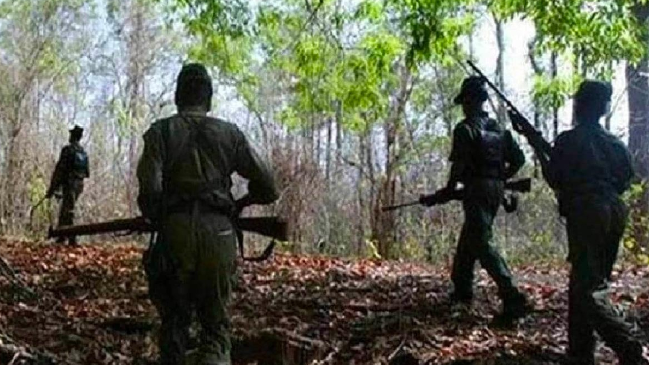 छत्तीसगढ़: बीजापुर लाए गए 12 नक्सलियों के शव