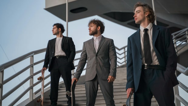 Best Deals On Men's Suits And Blazers From Myntra Best Deals On Men's Suits And Blazers From Myntra