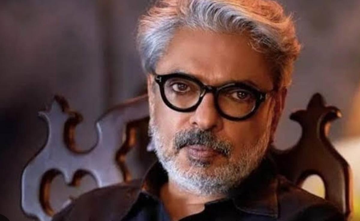 Heeramandi On Netflix: भंसाली 'हीरामंडी' में इन 70s और 90s की अभिनेत्रीयों को करना चाहते थे कास्ट, पाकिस्तानी एक्टर्स के नाम भी हैं शामिल Heeramandi On Netflix: भंसाली 'हीरामंडी' में इन 70s और 90s की अभिनेत्रीयों को करना चाहते थे कास्ट, पाकिस्तानी एक्टर्स के नाम भी हैं शामिल