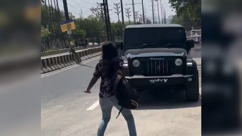 नोएडा के 'रईसजादे' की करतूत वायरल; एमिटी यूनिवर्सिटी के पास लड़कियों को रोज करता है परेशान