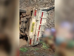 छत्तीसगढ़ में बड़ा सड़क हादसा : तेंदू पत्ता तोड़ने गई थीं राष्ट्रपति की 18 'दत्तक बेटियां', लौटीं लाशें