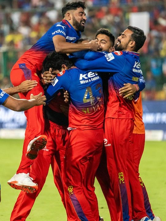 RCB Qualify For Playoff With Big IPL Record