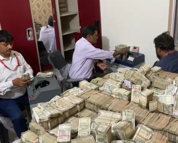 25 Crore Cash Found In Help's House In Raids Linked To Jharkhand Minister