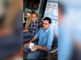 MP में कब रुकेगा भ्रष्टाचार ? फिर पटवारी ने किसान से मांगी रिश्वत, VIDEO Viral MP में कब रुकेगा भ्रष्टाचार ? फिर पटवारी ने किसान से मांगी रिश्वत, VIDEO Viral