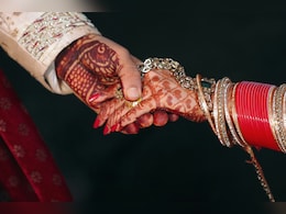 आंध्र प्रदेश: युवक ने ट्रांसजेंडर से शादी का फैसला किया तो माता-पिता ने कर ली खुदकुशी आंध्र प्रदेश: युवक ने ट्रांसजेंडर से शादी का फैसला किया तो माता-पिता ने कर ली खुदकुशी